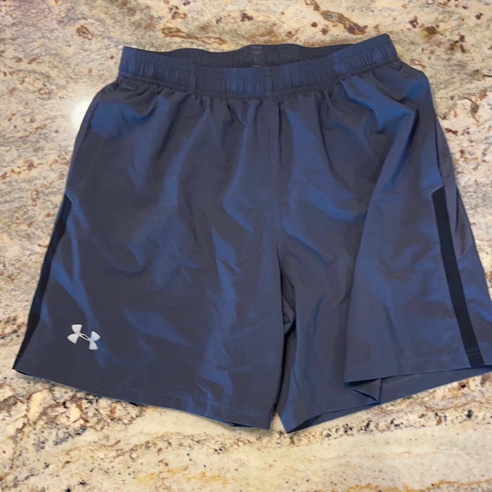 Large Gray Men’s Fitted Under Armour shorts